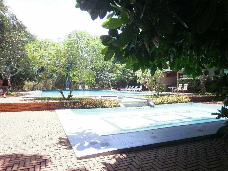 Peacock Beach Hotel Hambantota Extérieur photo