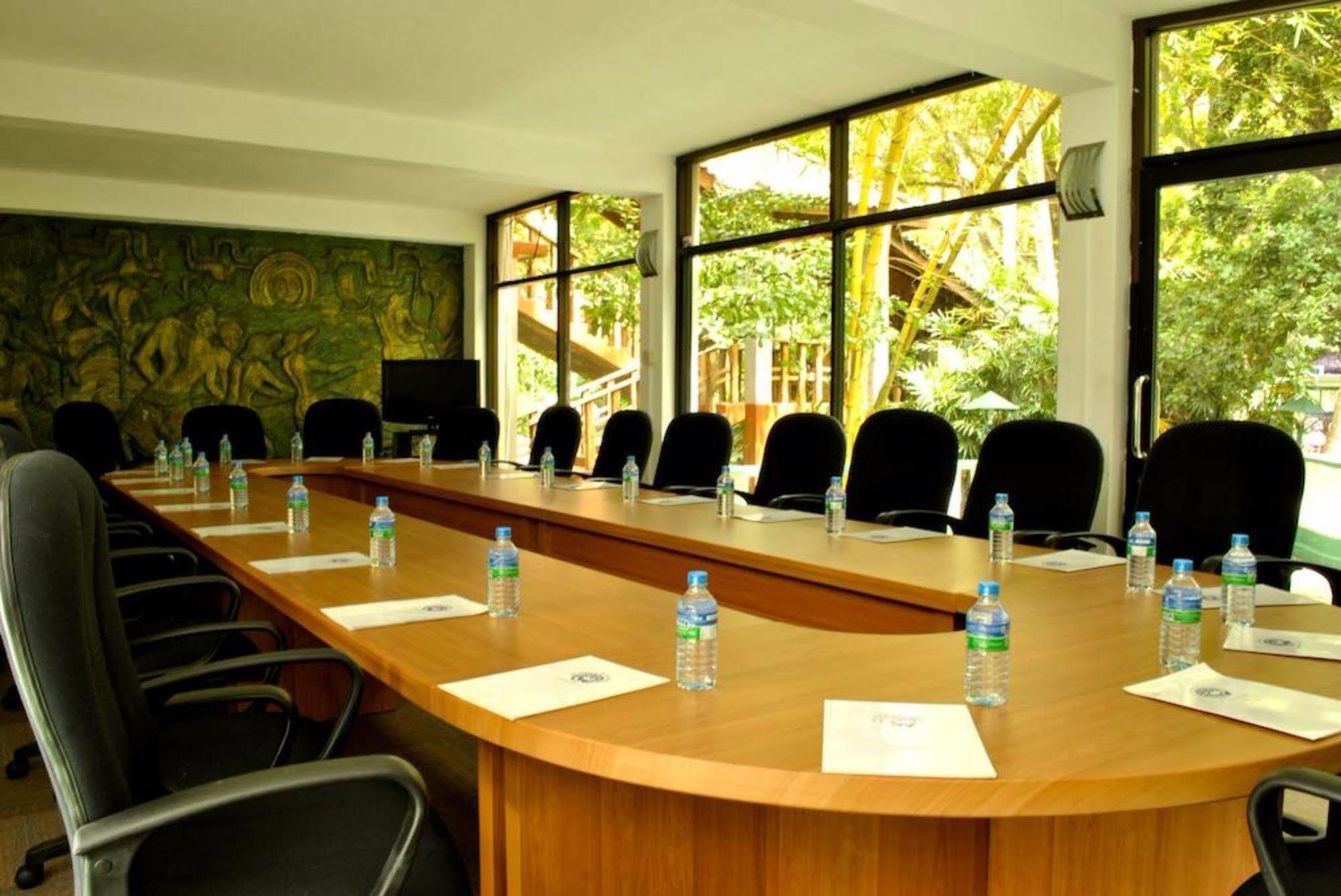 Peacock Beach Hotel Hambantota Extérieur photo