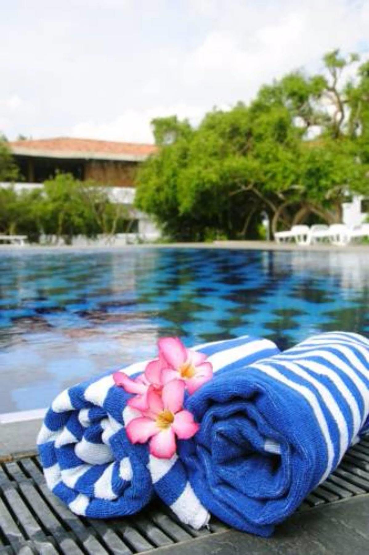 Peacock Beach Hotel Hambantota Extérieur photo