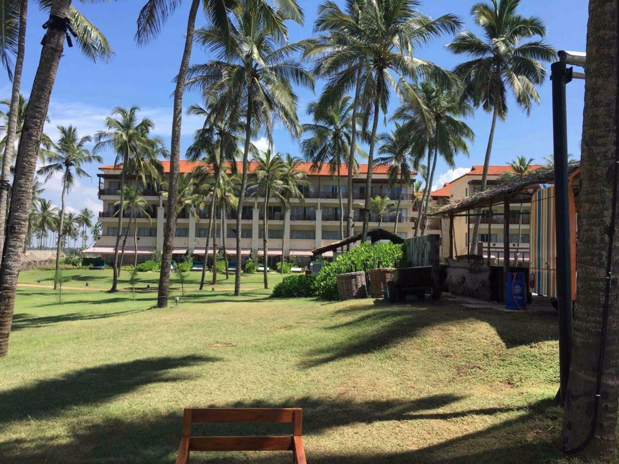 Peacock Beach Hotel Hambantota Extérieur photo